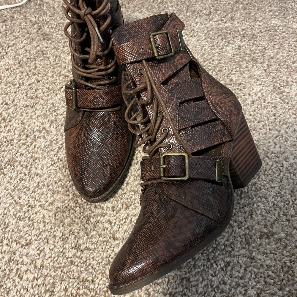 Coconuts by Matisse Cut Out Boots